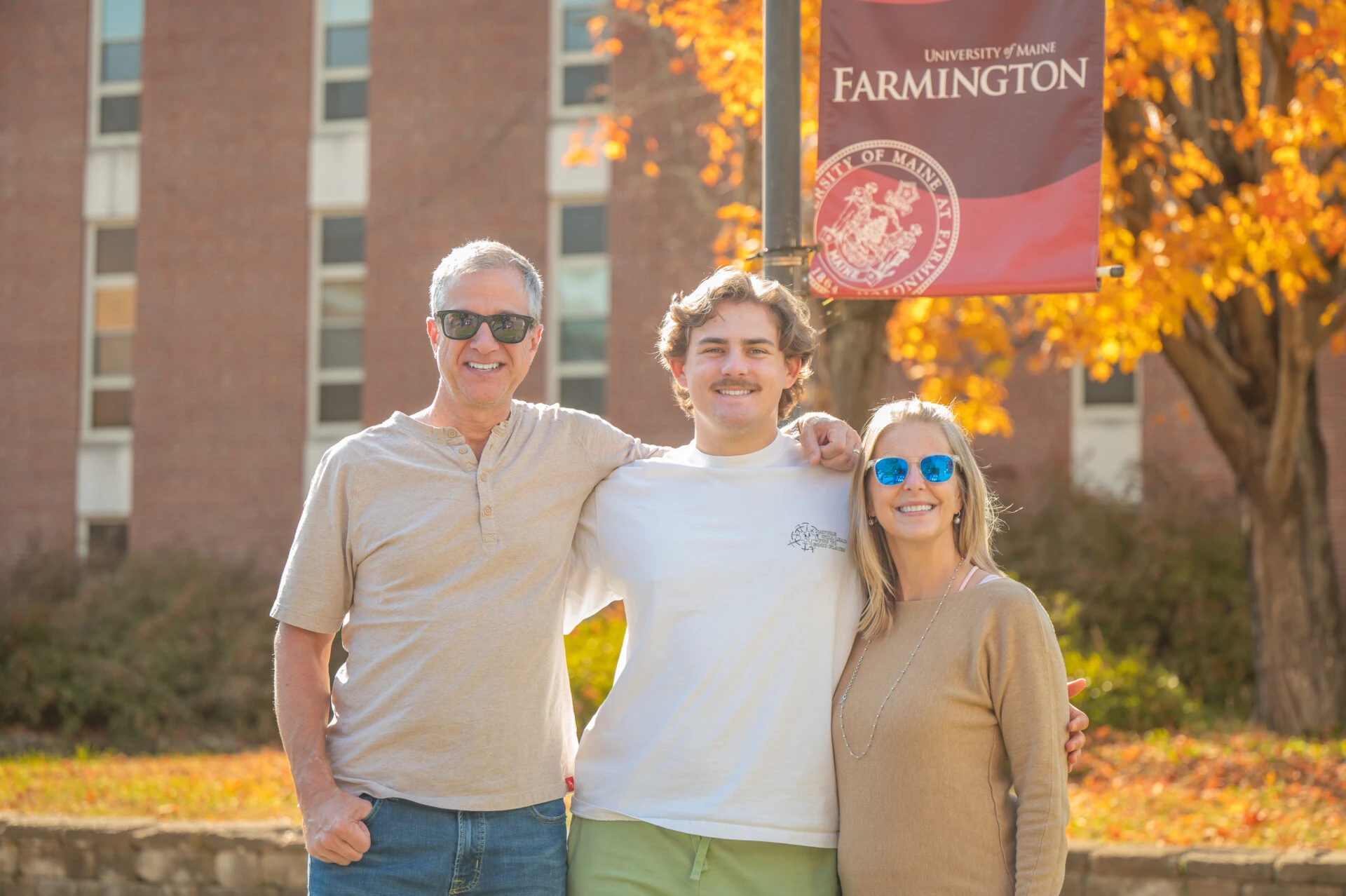 parents and student on campus