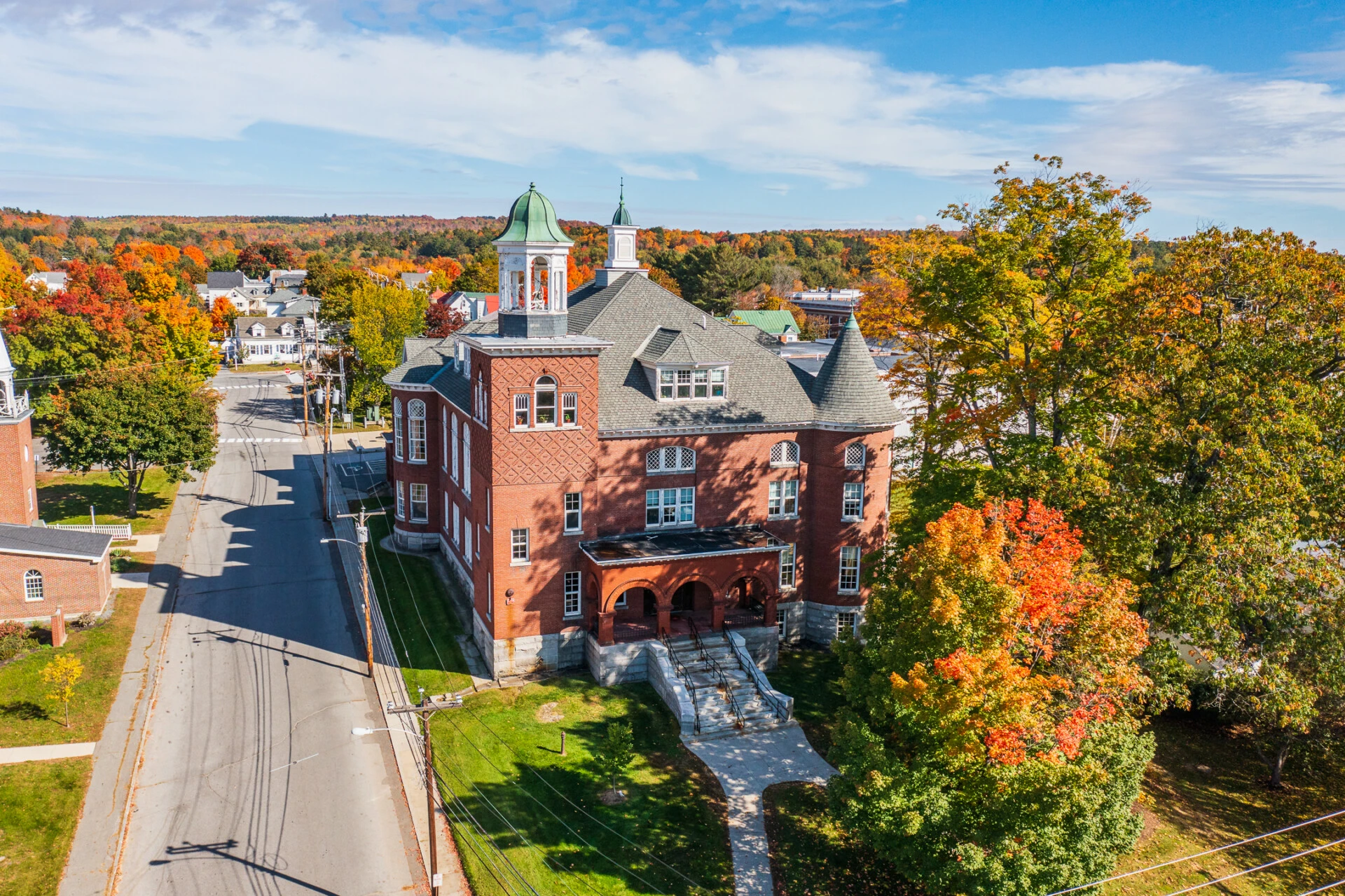 Aerial view of a University of Maine Farmington building in the Fall
