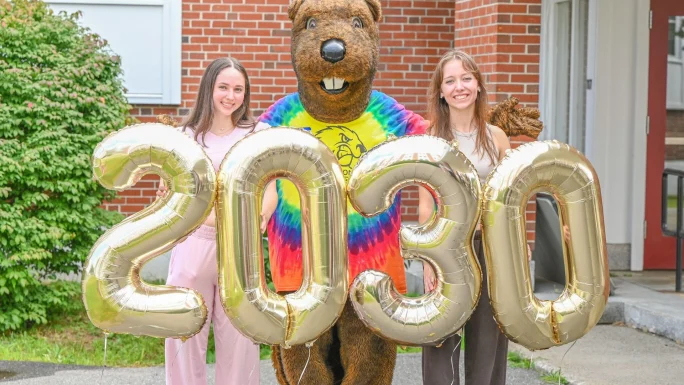 UMF welcomes members of incoming Class of 2030 on move-in day